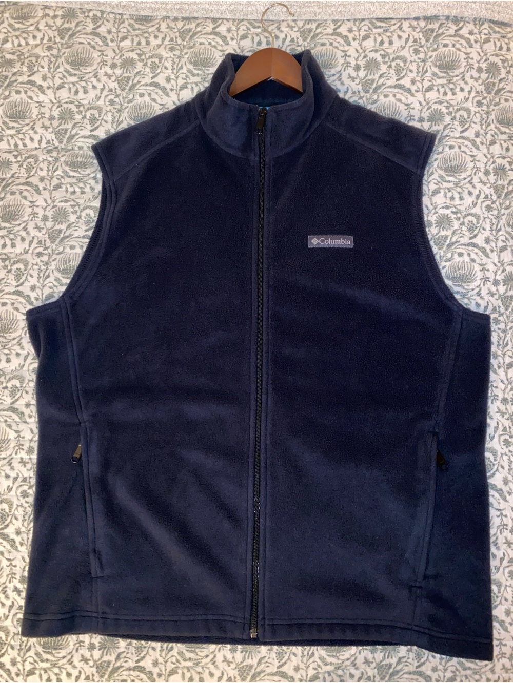 Men’s Charcoal Gray Columbia Vest, size Large